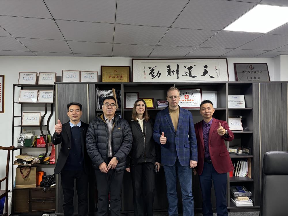 2024年12月13日来利国际AG旗舰厅电气热情接待了俄罗斯供电系统客户